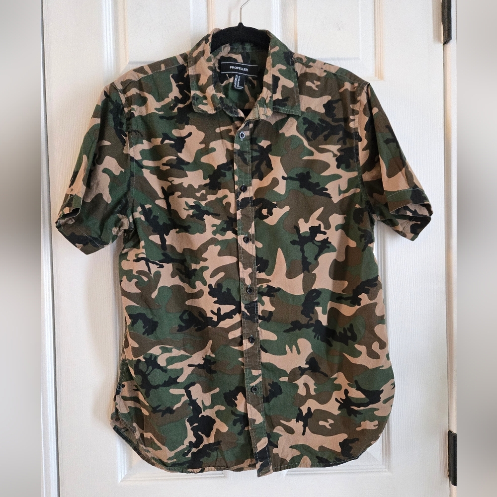Propeller Men's Short Sleeve Camouflage Button Down Shirt Size Medium